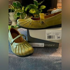 Caminhar green leather walking shoe size 39 $30